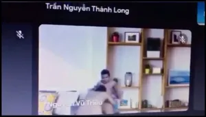 Học online quên không tắt camera lộ cảnh nhân tình đang bú mút