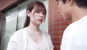 Anh xã tẻ nhạt, vợ nhận ra cậu thanh niên cạnh bên nhà tốt hơn